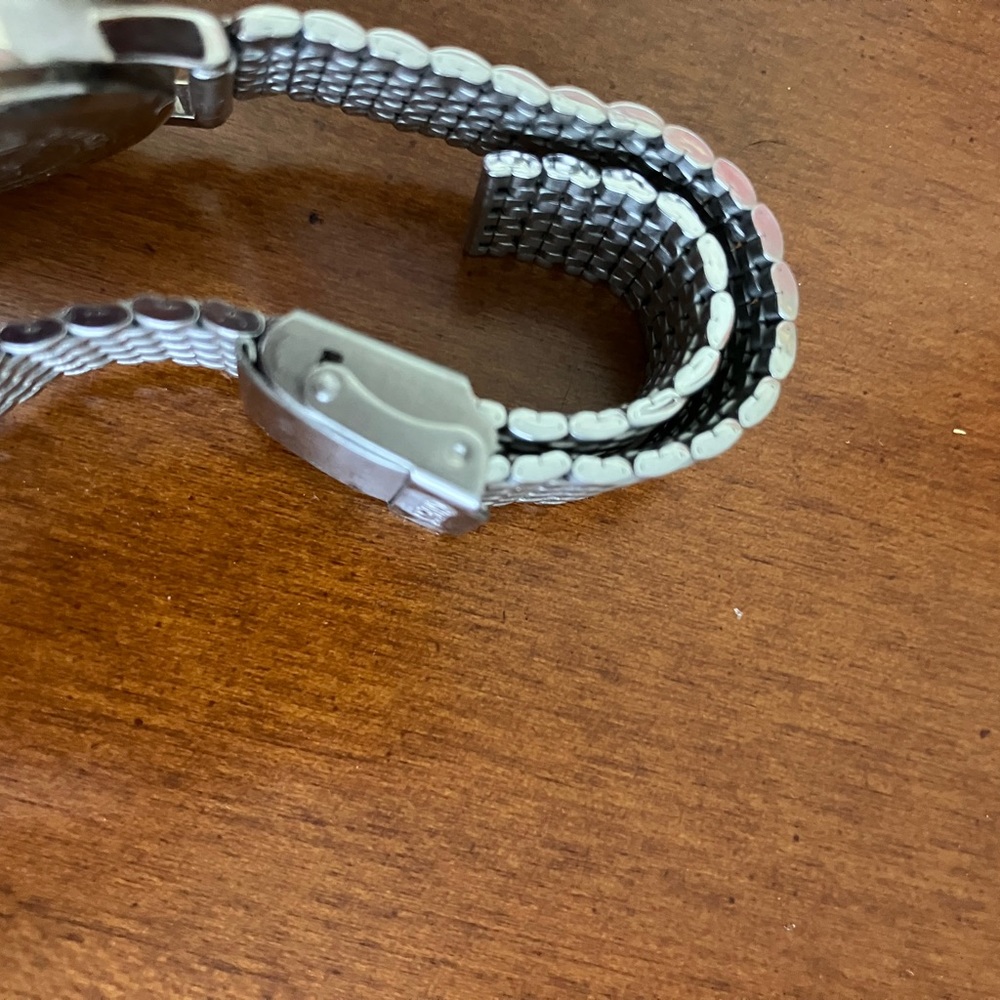 GUESS  WRISTWATCH W/XTRA LONG SWEEP HAND 1996 STAINLESS ADJUSTABLE  MESH BAND - Picture 7 of 11